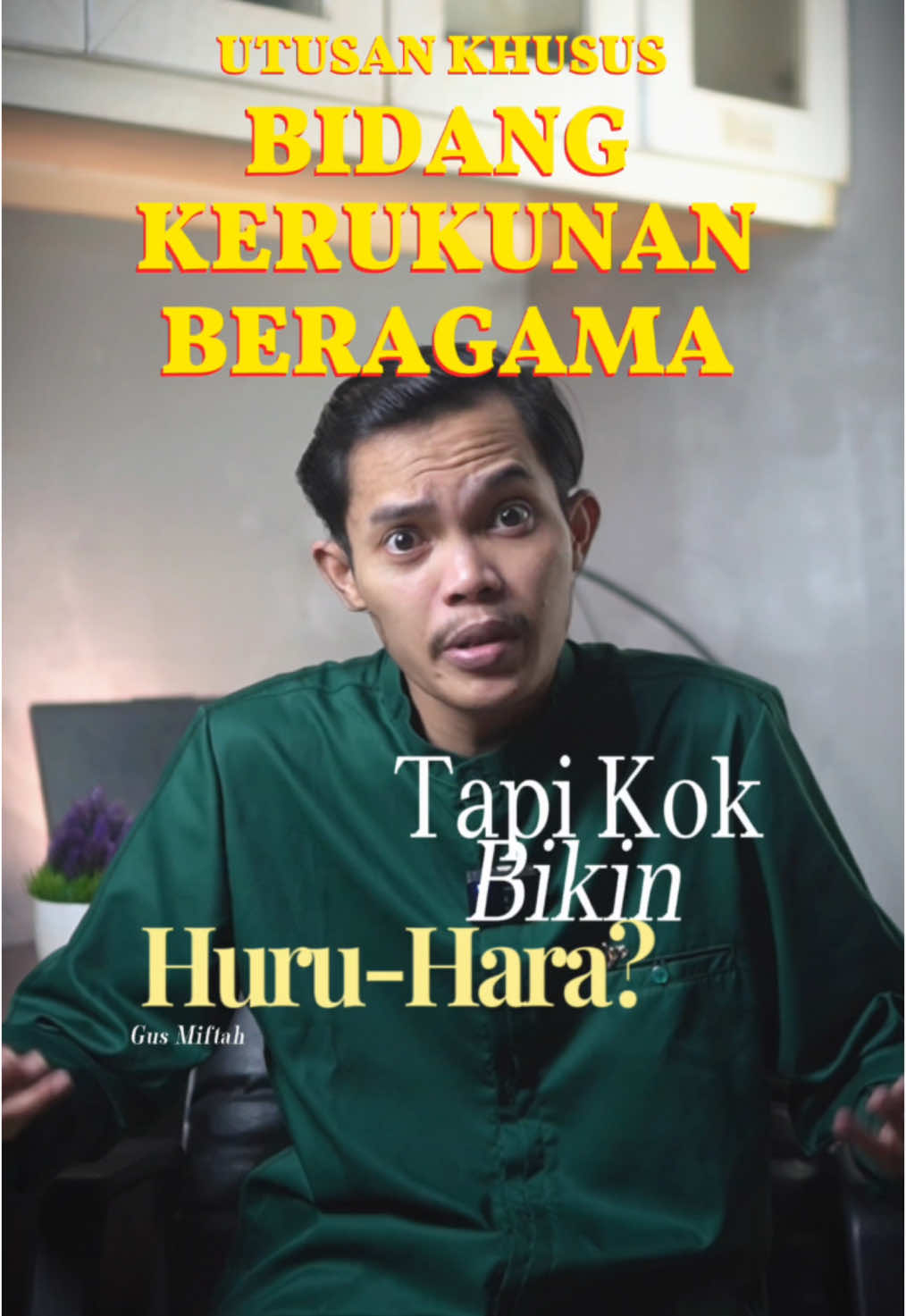 Buat bapak penjual es teh, bapak hebat banget pak. Jadi orang kecil aja bisa buat orang besar ketawa. Inspiratif bukan? Kata Sayyidina Ali ‎من ساء لفظه ساء حظه "Siapa yang buruk ucapannya maka buruk pula nasibnya." Gimana menurut kalian? #gusmiftah #viral #xybca #zaidanyahyaa #penjualesteh #dakwah #habibzaidan #fyp #pengajiangusmiftah