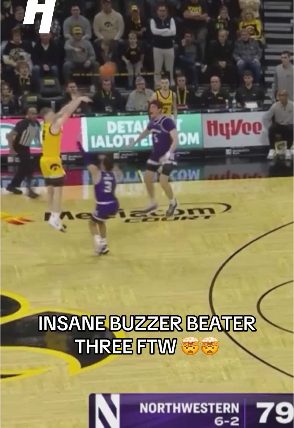 IOWA FOR THE WIN AT THE BUZZER. 🤯😮 #collegebasketball #buzzerbeater #iowa #northwestern #basketball 