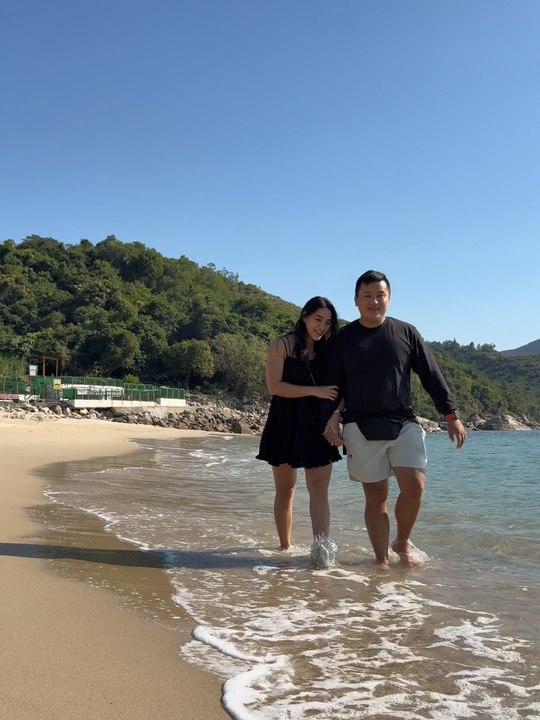 Hi tiktok, it's been a while because i had been travelling but i am back and i bring you a lot of travel videos 🙈 #hongkong #traveltiktok #lammaisland 