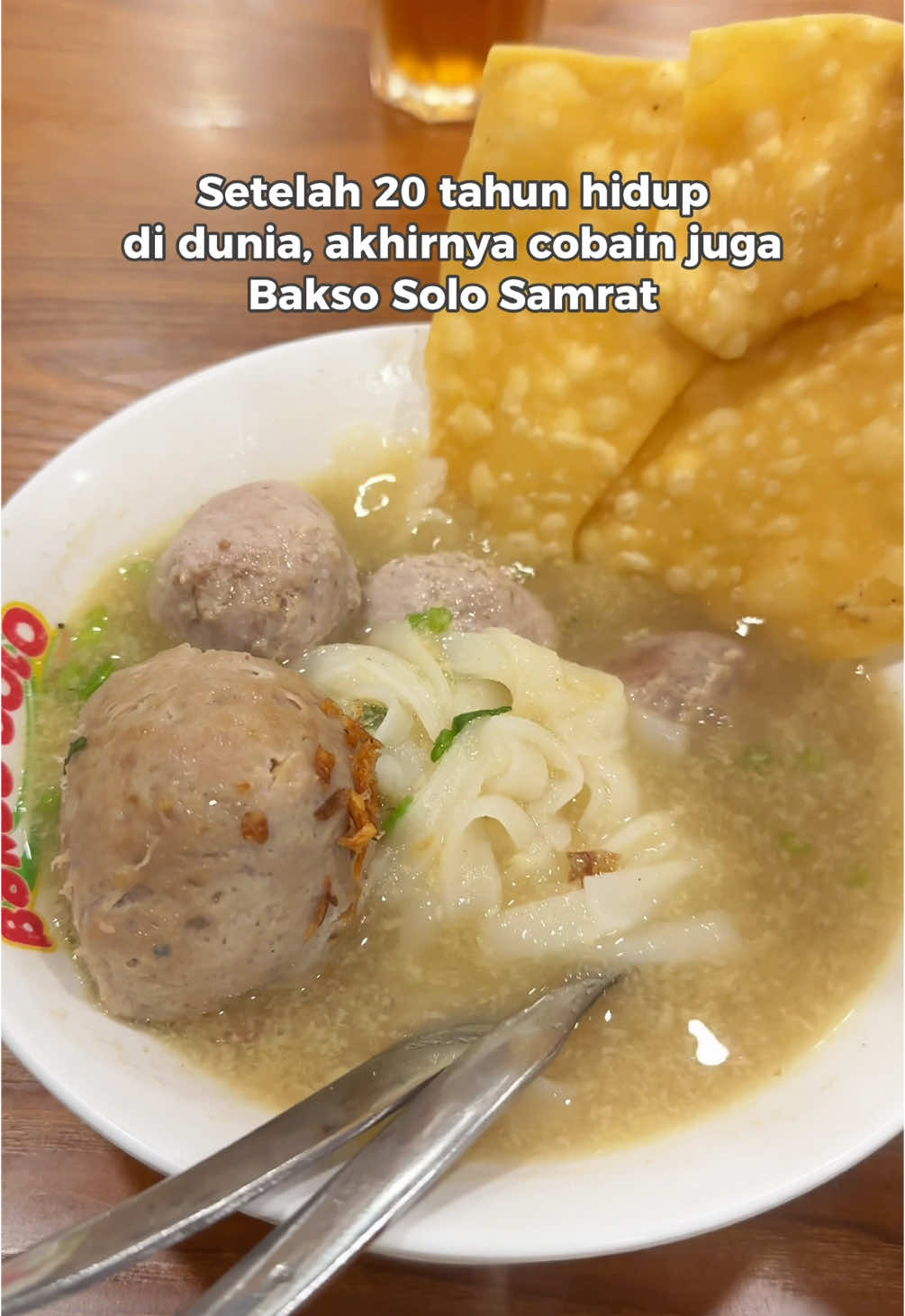 JUJURR.... Enak sih tapi gw gabakal tiba tuba ngidam bakso samrat. enakan bakso malang citra😀 #bakso #baksosolosamrat #baksosamrat #samrat #TTPetualangPro 