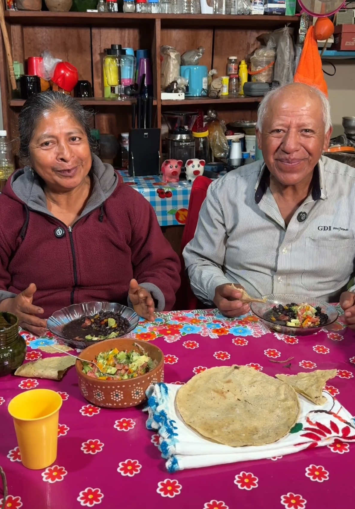 Unos frijolitos para este frio#cena#frijoles#cafe