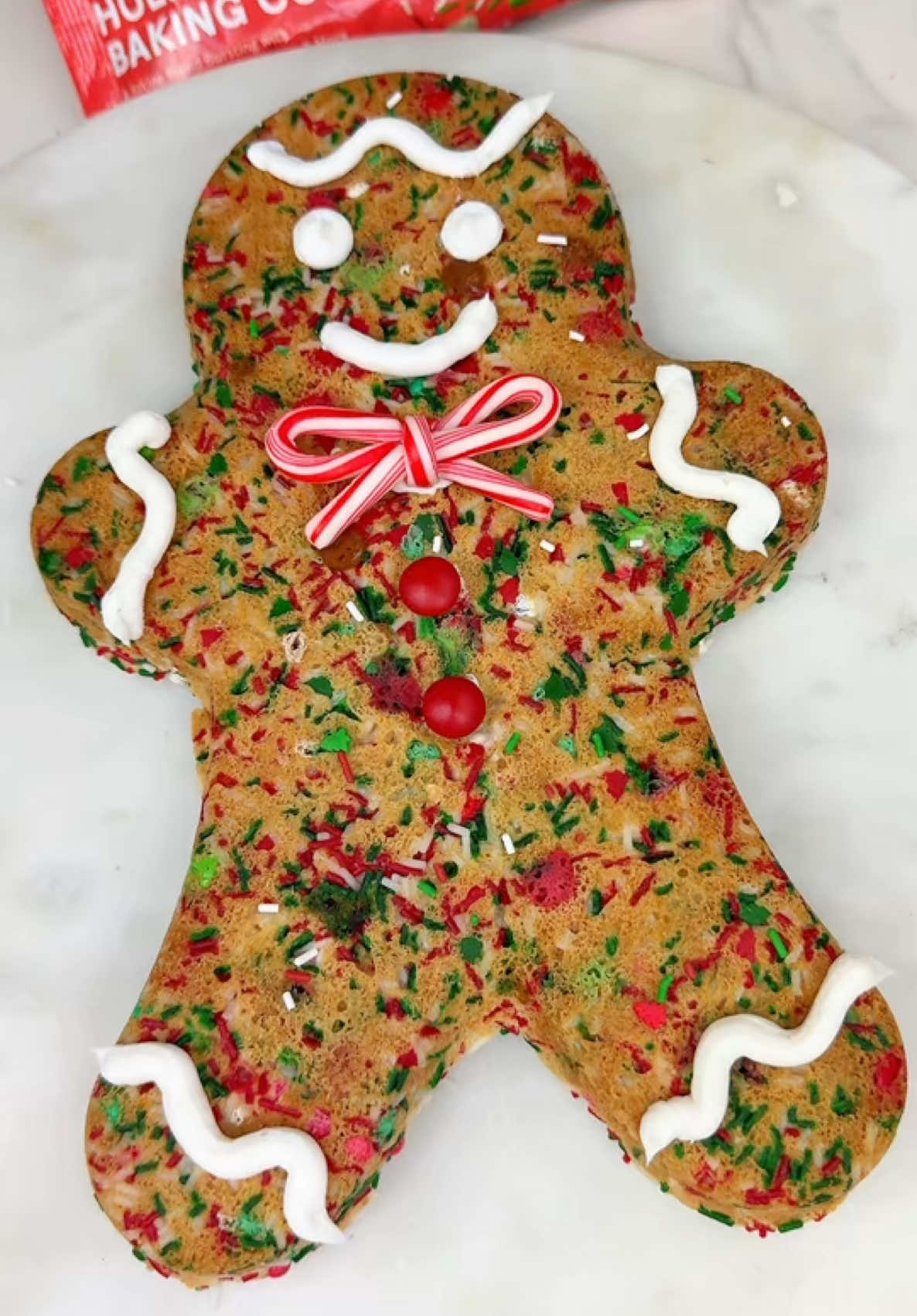 I love gifting cookie cakes for the holidays, especially cute gingerbread men. I made these using pre cut sugar cookies rolled in @Fancy Sprinkles® baking confetti and smooshed right into the pan. I love that this baking confetti doesn’t bleed. The sprinkles bake perfectly in the cookie dough and they add yummy texture and flavor. Pick them up from Walmart in the baking aisle to make any treat more festive. 