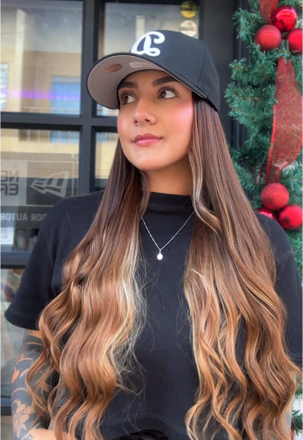 ¿Que tal este regalito de navidad?🎄 📍Tienda fisica en Rionegro Antioquia  📦 Envios a todo colombia 🇨🇴 #caps #fyp #parati #mujertatuada #tattooed #viral #NewEraCap #paratiiiiiiiiiiiiiiiiiiiiiiiiiiiiiii #musica #gorra 