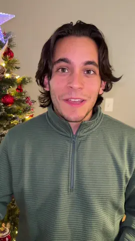 Aquí dándole algo a mi amigo Esquipulas para que me pueda comprar juguetes de Navidad a los niños en su pueblo ahí en Guatemala ❤️ Gracias Dios por permitirme ayudar a los demás 🙏