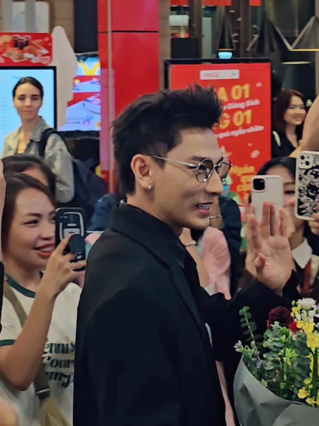 Isaac -Dàn sao thảm đỏ phim Công Tử Bạc Liêu công chiếu. #congtubaclieu #daodien #sao #nghesi #sao #event #sukien   #ramat #hihi #haha #hay #phim #phimhay #nguyenlebaongoc #beutiful  #new #ramat #hot   #dienvien #hai #fun #vui #cuoi  #nguyenthucthuytien #songluan #phapkieu #isaac #beutiful #dep #hoahau #junpham #thutrang #kyduyen #dieplamanh #isaac 