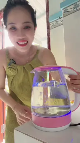 Trả lời @NguyễnThe Ấm thuỷ tinh 2.0 lít, nhanh sôi, bền, an toàn, tiết kiệm điện, có đèn led, âm thanh không ồn. Bảo hành 6 tháng. Đang được trợ giá 100k giao tận nhà ạ. #dogiadung #dogiadungtienich #dogiadungthongminh #ấm #amsieutocgiunhiet 