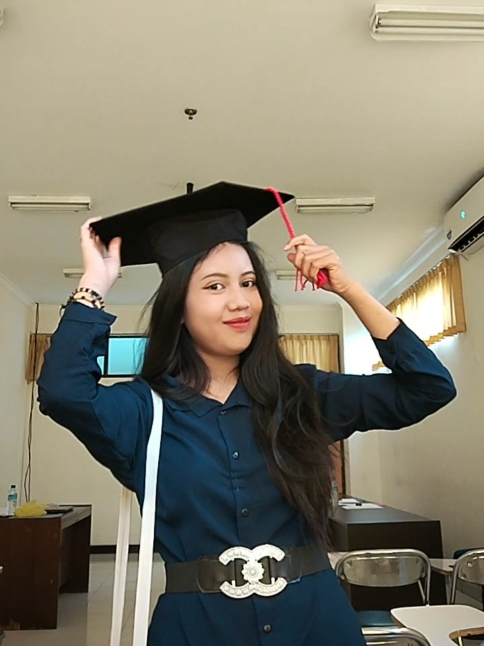 penantian panjang yang sangat dinantikan👩🏻‍🎓 #Unram #wisuda2024 #fypage #toga #angkatan2020 @UnramCantik #fyp #ilmukomunikasi #mataram