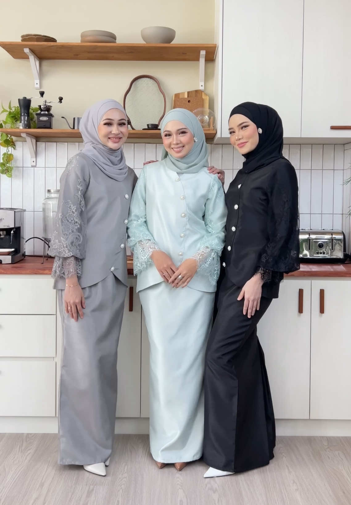 Tak tahu macam mana nak describe lagi bertapa comelnya design Ayana Kurung ni!😍 Patutla ramai suruh kita restock balik🤧 Dengan looks simple and elegant ditambah dengan warna yang sangat sangat cantik✨ Buat masa ni korang cuci mata dulu okay🤣 tengok mana yang berkenan dihati🥰 #fyp #fypage #foryou #fashion #fashiontiktok #ayanakurung #ayanakurungqaamnie #bajukurungviral #qaamniertw #qaamnieraya2025 