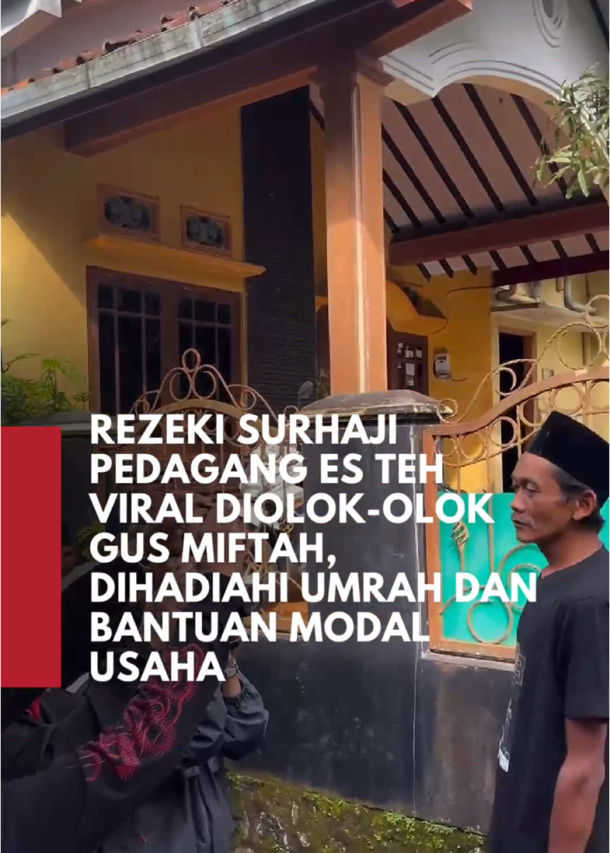 Surhaji, pedagang es teh di Magelang, Jawa Tengah yang viral usai diolok-olok Gus Miftah kini banjir rezeki. Rezeki mengalir deras kepada pak Suharji yang mendapatkan hadiah istimewa berupa ibadah umrah gratis dari Ustaz Muhammad Fakhrurrazi Anshar, pengasuh Sekolah Tahfidzul Quran Markaz Hijrah Indonesia (MHI) Makassar. Hal itu disampaikan langsung oleh Ustaz Muhammad Fakhrurrazi saat menghubungi Surhaji viral video call, Selasa, (3/11/2024). Rencananya, Surhaji akan melaksanakan perjalanan umrah pada bulan Ramadhan, 3 Maret 2024 mendatang. 