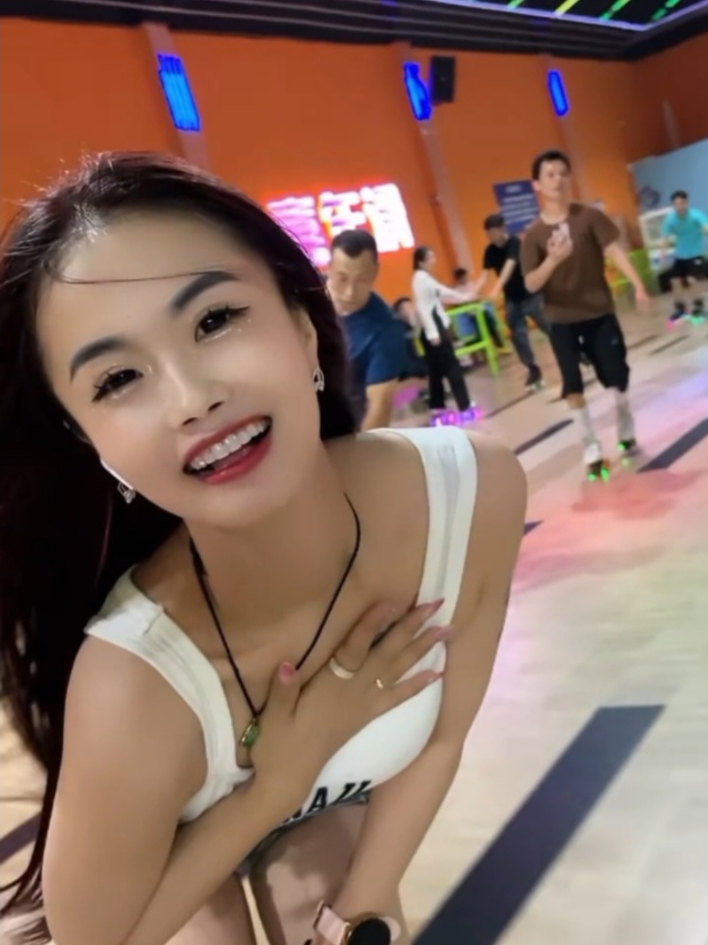 Beautiful👌😘 Roller Skating Girl #skating #rollerskategirl #beautifulgirls #rollerskating #skatinggirls #fypage #trending #fyp #viralvideo #viral #fypシ゚viral #tranding 