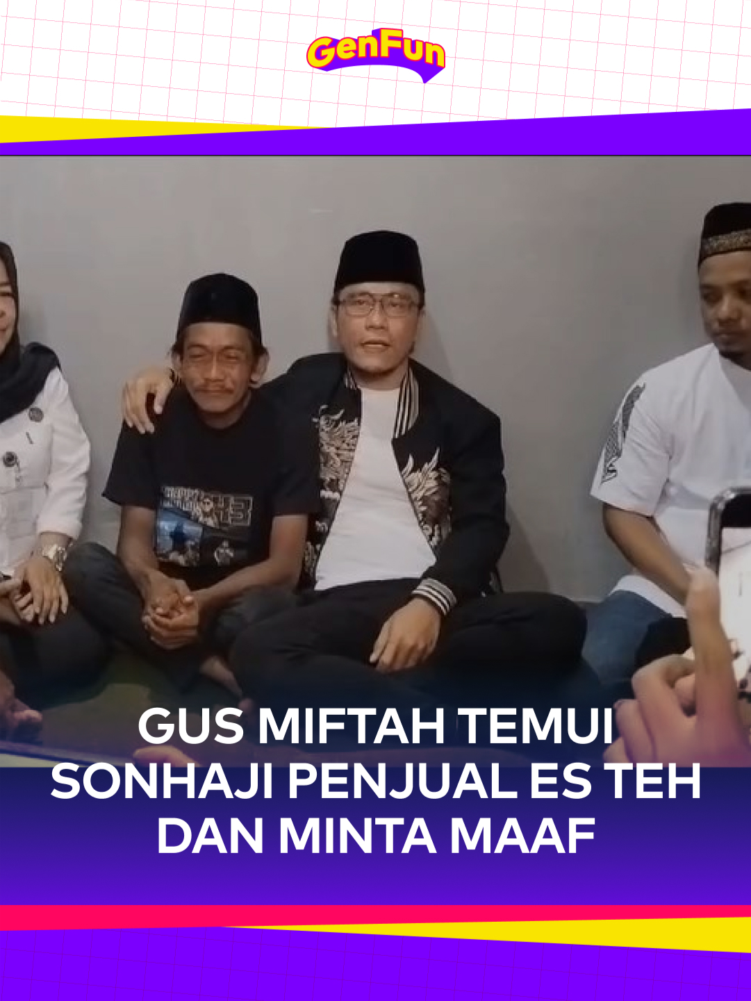 Gus Miftah bertemu dengan Sonhaji, penjual es teh di Grabag, Magelang, pada Rabu (4/12/2024). Setelah mengolok-olok pedagang tersebut, Gus Miftah akhirnya menyampaikan permohonan maaf pada Sonhaji. Gus Miftah juga mengungkapkan jika ucapan yang ia lontarkan pada Sonhaji saat itu sebetulnya hanya candaan namun disalahartikan. . #gusmiftah #sonhaji #esteh #prmn