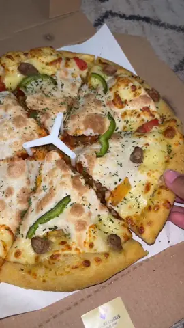 DOMINOS enak bangett 😭 #dominos #dominospizza #pizza 
