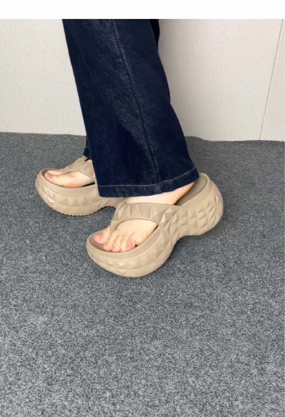 #kasutootdviral #casualslipper #viralsandals #kasutwanitamurah #styling #womansandals #shoesviral #chunkyshoes #OOTD #evashoes #viraltiktok 