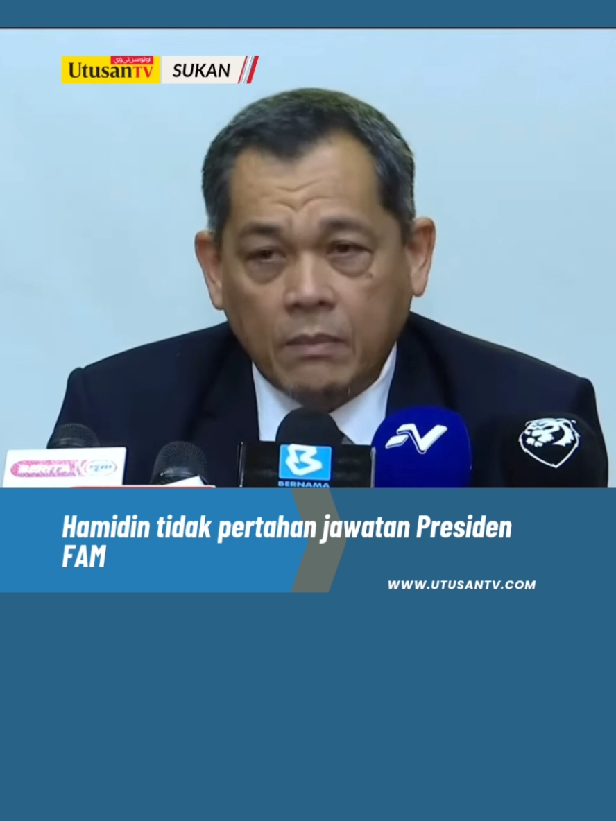 4 DIS 24: Perkara itu disahkan sendiri oleh Hamidin dalam sidang media selepas Mesyuarat Ke-13 Jawatankuasa Eksekutif FAM bagi Penggal 2021-2025 di Wisma FAM, hari ini. Menurut Hamidin, keputusan itu diambil bagi memberi ruang kepada ahli gabungan FAM untuk memilih presiden yang baharu. 📽 milik Astro Arena. #fam #hamidin #SukanDiTikTok #trendingnewsmalaysia #beritaditiktok #fyp 