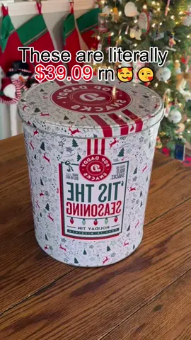 Pop dad assorted flavored pretzels snacks in a big holiday tin is the perfect gift for your favorite snack or pretzel lover #holidaysnacks #snacklover #pretzels #holidaytin #snacks #munchin #yummy #freeshipping #blackfriday #cybermonday 