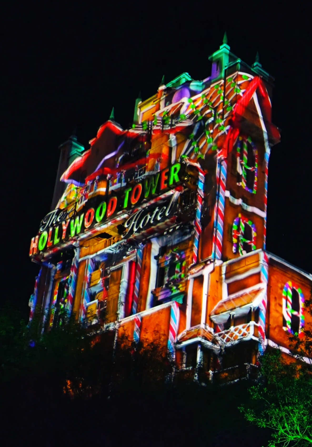 🎄 haunted and festive 💀 Have you seen the tower of terror christmas projections at Hollywood Studios, Walt Disney World)!?? #towerofterror #waltdisneyworld #waltdisney #disney 