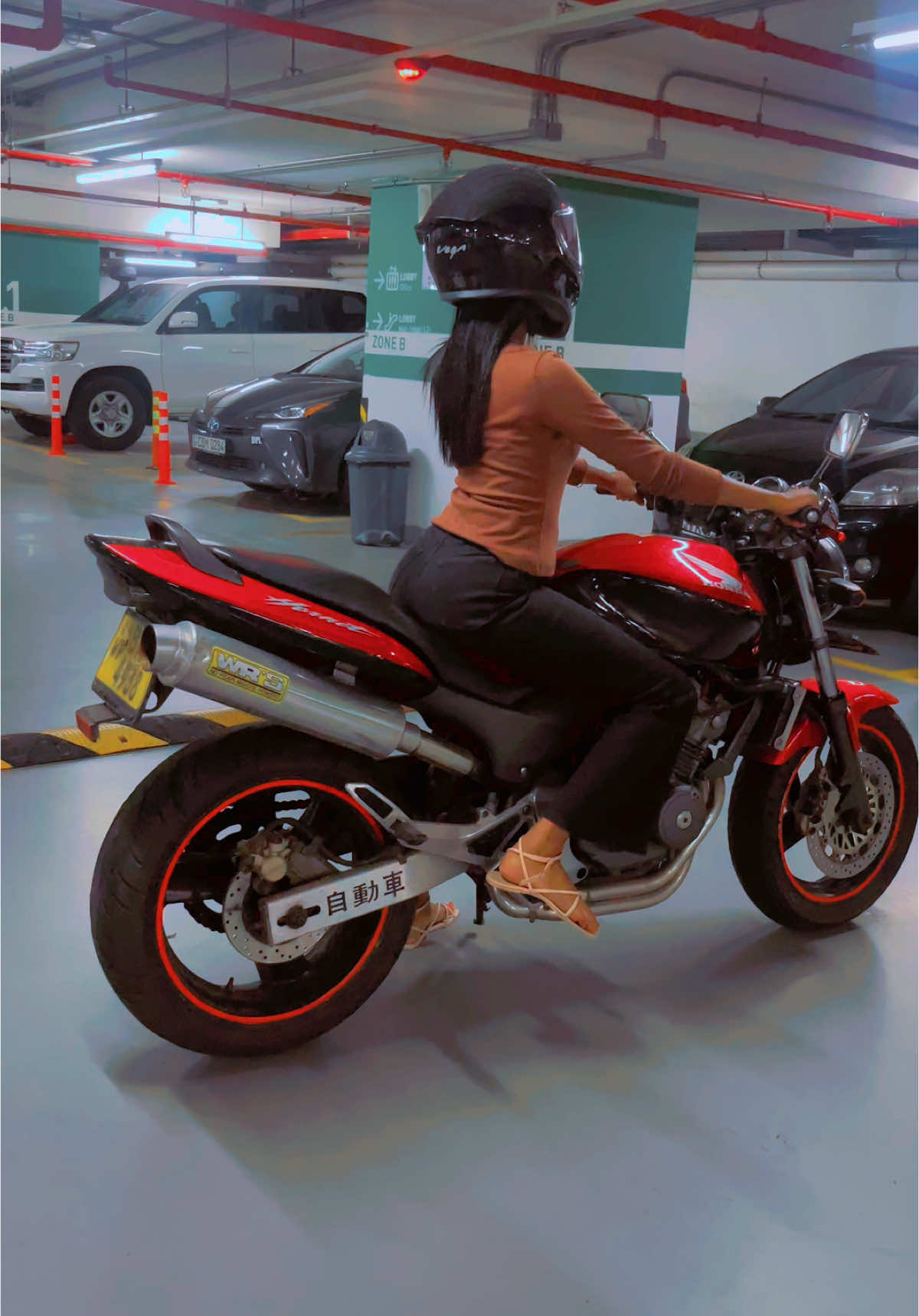 Hornet පිස්සො ටික comment එකක් දාගෙන යමු බලන්න🥵💦 #hornet250 #bikergirl #foryou