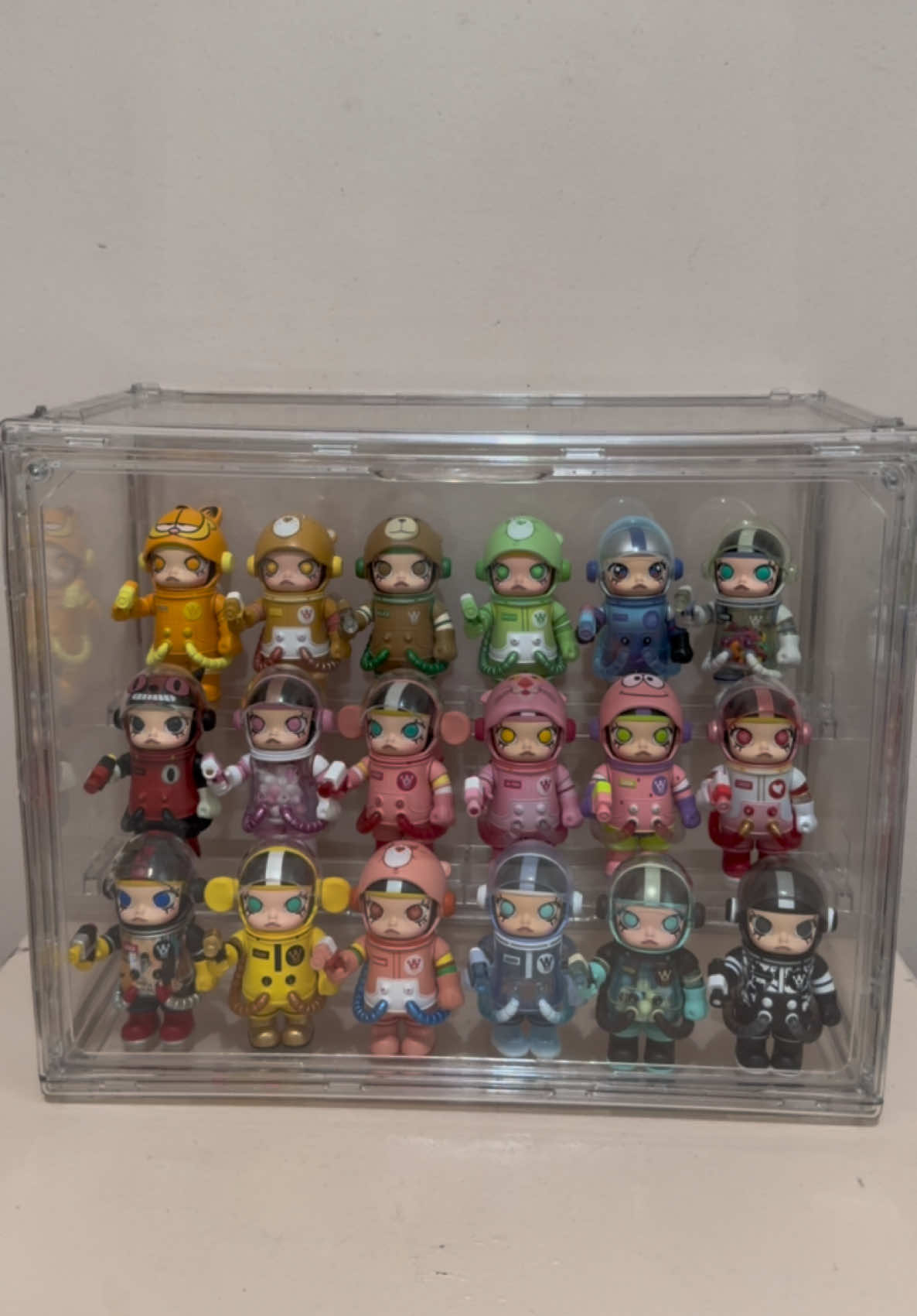 Unboxing and organizing my Space Molly V2 with @Super shoes villa ’s acrylic storage organizer  #unboxing #unboxingvideo #spacemolly #popmart #acrylic #acrylicorganizer #organize #display #storagebox 