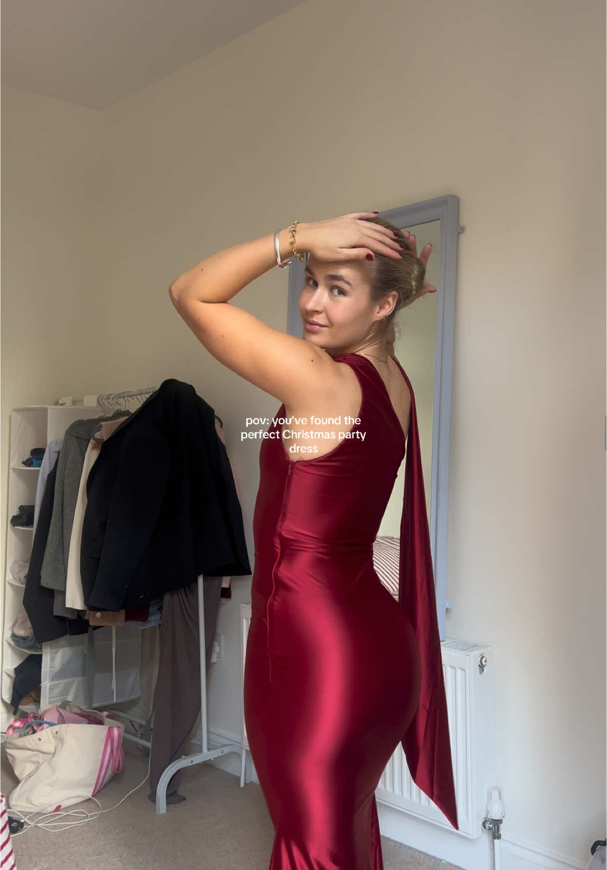 im obsessed!!!! #dress #christmaspartyoutfit #ohpolly #reddress