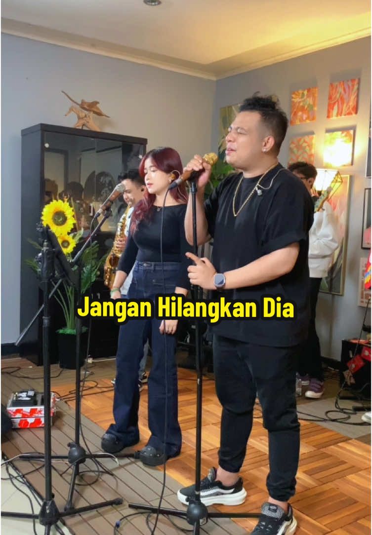 Mario G Klau ft Brisia Jodie - Jangan Hilangkan Dia  #cintaluarbiasa #andmeshkamaleng #kupangntt #brisiajodie #mariogklau #janganhilangkandia 