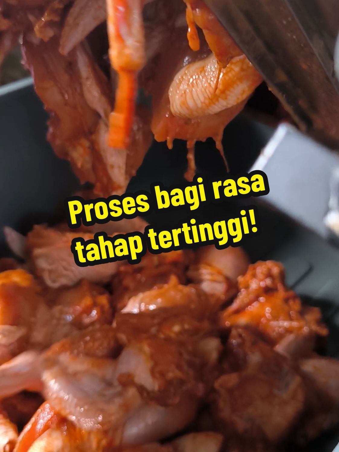 Demi rasanya sampai❗demi rasanya yang sama kami usahakan dengan cara dan alatan yang terbaik... Terima kasih berkongsi rezeki dan sentiasa menyokong. "Ingat Ayam Goreng Besar, ingat Chill"... #makananviral #pekan #friedchicken #CFC #ayamgoreng #fastfood #ump