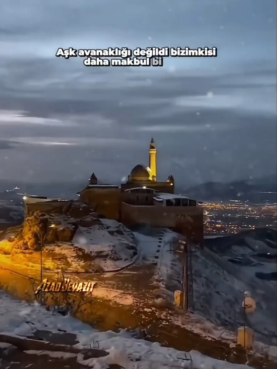 Sabreder her bi şımarıklığıma.. ❤️‍🩹 Video: @Semanur Şahin #yılmazgüney #çirkinkral #azadbeyazıt 