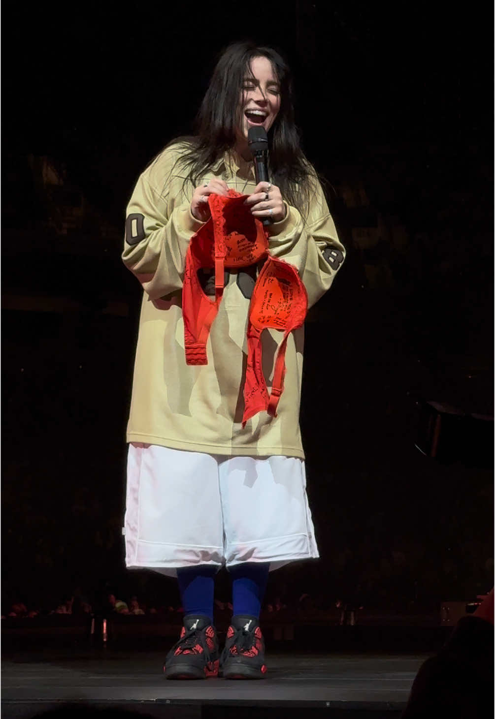 @BILLIE EILISH Vancouver Dec 3 HMHAS Tour😝 #hmhastour #billieeilish #vancouver #hmhasvancouver 