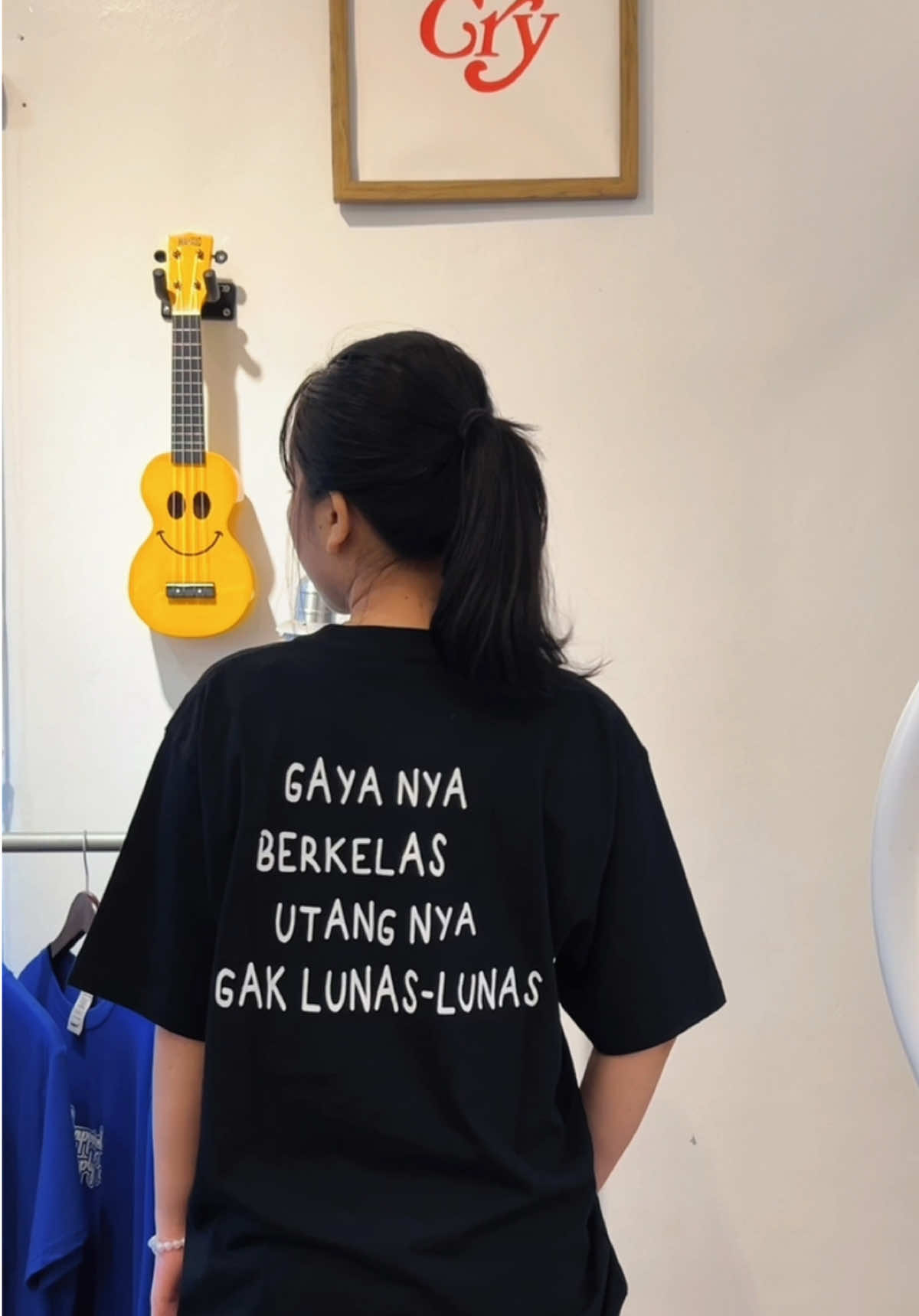 Gayanya berkelas,utangnya ga lunas-lunas 🗿 | Pembelian kaos nya kunjungi profil kami lalu klik keranjang belanja yang ada di profil bray 🙌🏻 #gaya #berkelas #hutang #fyp 