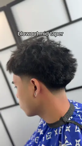 blowout taper 💥 #blowout #vancouver #barber #hair #haircut #hairstyle #blowouthair #blowouttaper #taper #taperfade #lineup #texturedhair #16guard #fyp #content #trending #viral 