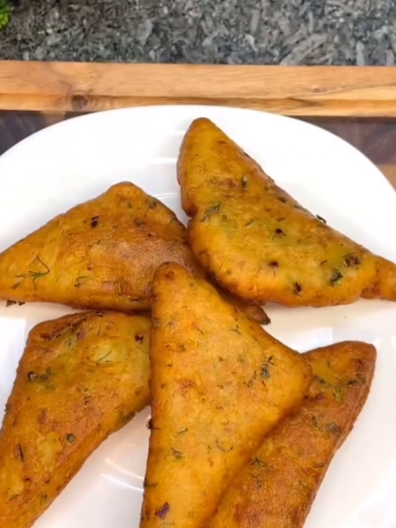 Potato Snacks potato 🍠🥔 #foodtiktok #potato #snacks #xobivlog #foodvideo #foodporn #fyp #trendingsong #rahatpatialikhan  Ingredients  Boil Potato Bread Crumbs  Corn Starch  Oil Salt Green Chili  Chili Flakes  Cumin Powder  Coriander Leaves #homemade #foodgasm #tastyfood #viralfood 