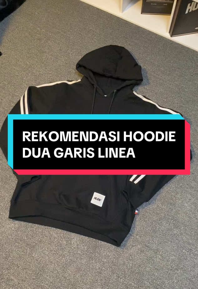 Rekomendasi hoodie hitam garis 2 untuk outfit daily atau weekly  #fyp #foryou #foryoupage #hoodie #hoodieoversize #duagaris #casualoutfits 