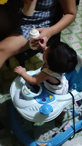 ung anak mo na nag sawa na mag milk gusto na mag milk tea #baby trending