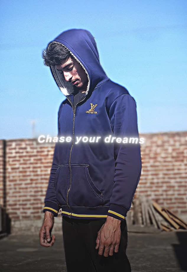 Chase your dreams, Not people #calisthenics #athlete #physique #edit #velocityedit #ae #fyp 