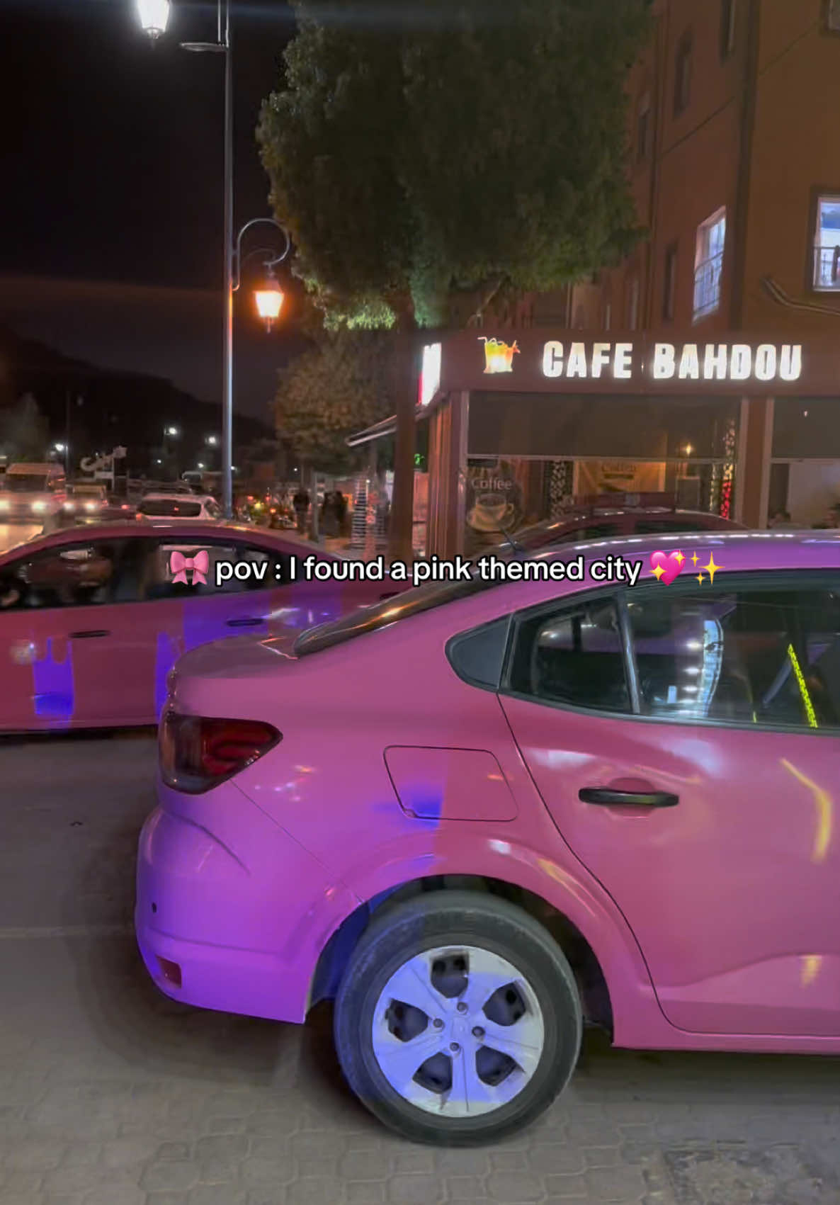 🎀 GILRS ! I’ve found the pink city for us 💖🌸 #barbiecity #pinktaxi #dreamyasthetic #pinkbuilding #folwerscity #creatorsearchinsights 