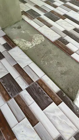 saya sudah bilang ke bos !! jika tidak bagus jangan di bayar.merapikan kembali keramik yang rusak dengan motif berbeda