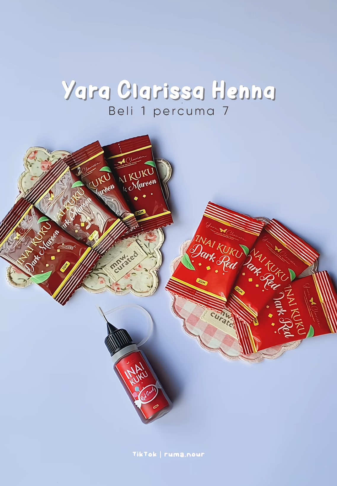 Jom teman kita unboxing inai paling best dari @YARA CLARISSA HENNA HQ , sebab tahan lama dan warna pun cantikkk sangat! 😍 Berbaloi beli this set sebab beli 1 percuma lagi 7! Bukan tu je, siap free lagi applicator & alat2 untuk pakai inai sekali tauu. Berbaloii2 ❤️✨ #unboxing #inaikuku #yaraclarissa #yaraclarissahenna #inaikukuviral #inaiasli #inaidarkmaroon #inaidarkred 