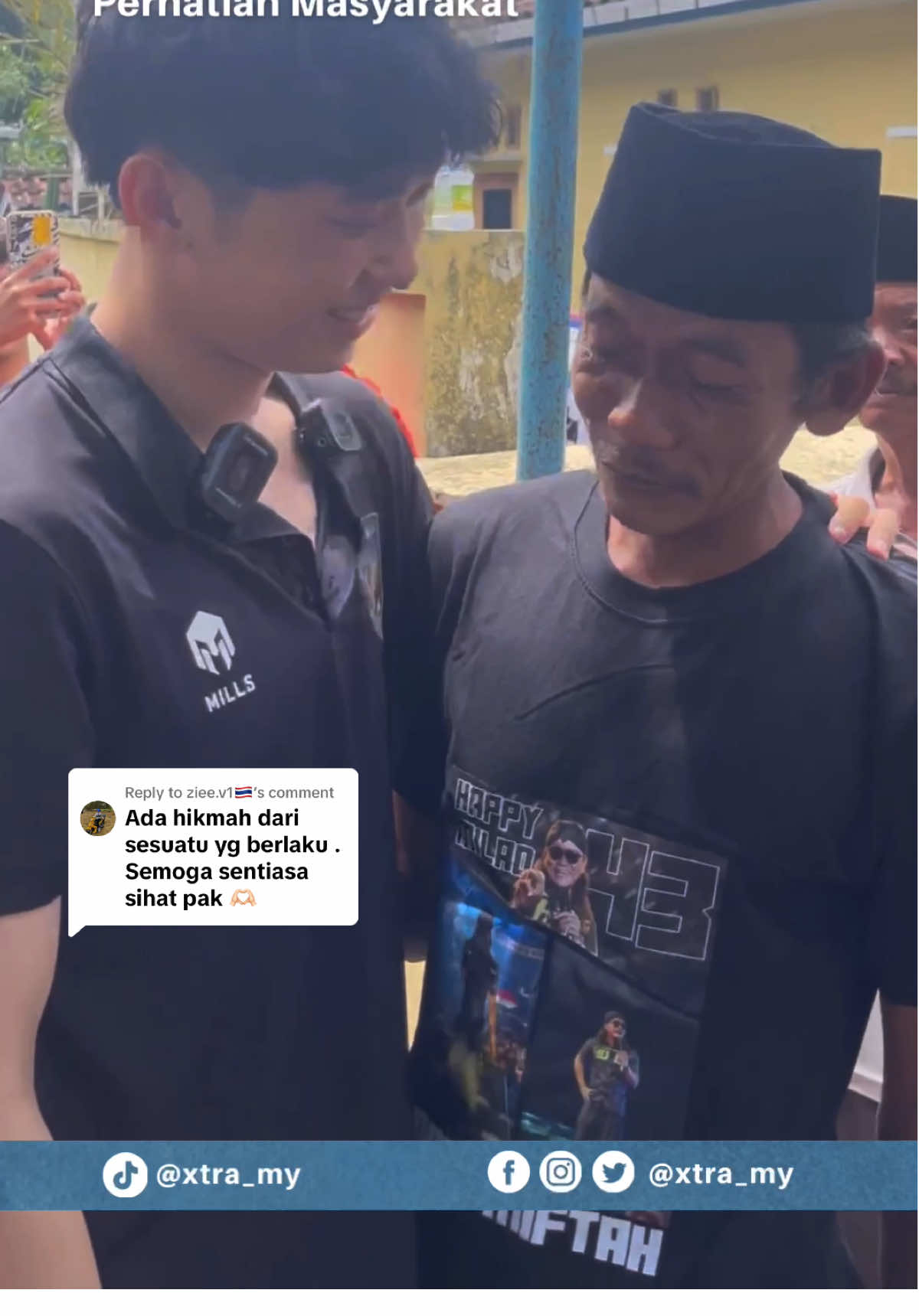 Replying to @ziee.v1🇹🇭 Benar kata orang, selepas hujan pasti akan hadirnya pelangi memberikan harapan baru. Video yang menyaksikan penjual teh ais yang membawa barang jualannya diatas kepala telah dimalukan oleh pendakwah, Gus Miftah Habiburrohman telah meraih perhatian ramai orang Rata-rata orang ramai telah hadir memberi sedikit bantuan dan sokongan buat penjual teh ais itu sehinggakan membuat beliau tersentuh Moga peristiwa seperti ini memberi pengajaran kepada kita semua #fyp #xtra #pakcik #penjual #tehais #indonesia #gusmiftah #pendakwah #indonesia #beritaditiktok #sembangentertaiment