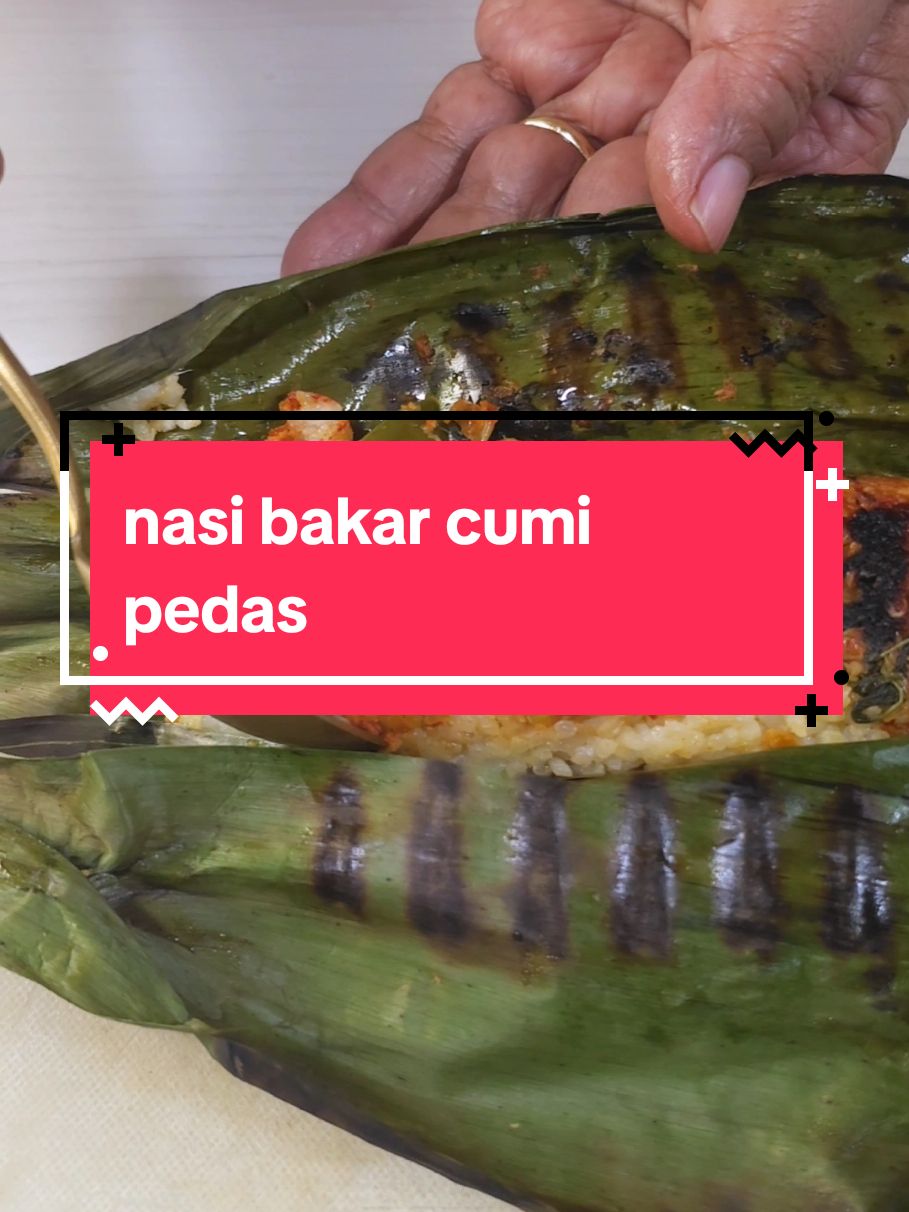 Nasi bakar cumi pedas mantaap banget teman semua... Cumi pedesnya enak ditambah ada aroma bakar dari daun pisangnya menyatu sempurna Nasinya nasi rendah gula lebih aman dan lebih sehat 🫰🫰 #nasibakar #naskar #nasibakarenak #cumipedas #nasibungkus #idejualan #fypシ #dapurcantikchannel #nasijinggo  Bikin nasi rendah gulanya pakai @ravelle.id  DIGITAL RICE COOKER LOW CARBO dapat menurunkan kadar gula pada nasi hingga 55%. Pas untuk teman semua yg menjalani pola hidup sehat RESEP NASI BAKAR CUMI PEDAS - 500gr beras - 1,9ltr air - 1ikt daun kemangi - 3lbr daun salam - 6lbr daun jeruk purut - 75gr cabe hijau besar - 1btg bawang pre - 50gr tomat merah - 2sdt garam - 1sdt gula pasir - 1,5sdt kaldu jamur Bahan Yang Dihaluskan - 100gr bawang merah - 50gr bawang putih - 50gr cabe keriting merah - 50gr cabe rawit merah - 25gr jahe - 2btg sereh Happy Cooking Dapur Cantik Channel #Ravelle #MadeByRAVELLE #MulaidariRAVELLE #QualityLifeWithRavelle #ToTheNextLevelCookingExperience