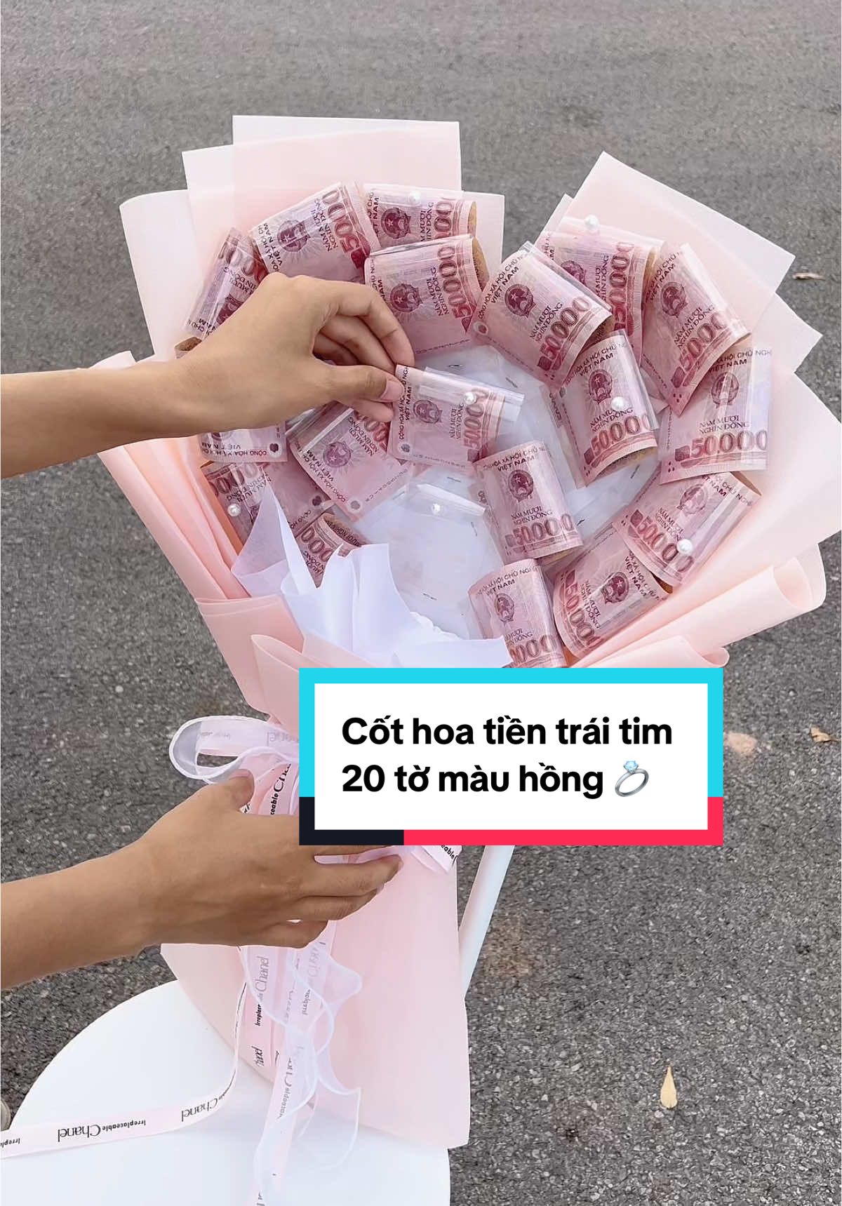 Bó hoa tiền trái tim hót rần rần của shop em , đủ các màu cho mn lựa chọn #hoatien #hoatienhanoi #flowers #xuhuong