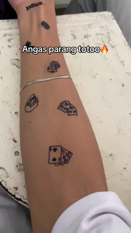 Angas talaga nitong temporary tattoo, parang totoo HAHAHAHA. #minimalisttattoo #temporarytattoo #twoweekstattoo 
