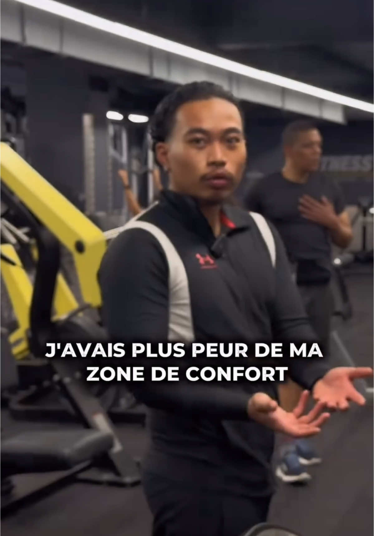 Lis la description👇 et abonne toi ⭕️ 💡 Ta zone de confort, c’est ton pire ennemi. Tu veux savoir pourquoi ta vie ne change pas ? Parce que tu restes là où tu te sens “en sécurité”. Un job, une routine ennuyeuse, toujours les mêmes excuses… Si tu ne prends pas de risques, rien ne changera. 1️⃣ Explore l’inconnu. 2️⃣ Sors de ta zone de confort. 3️⃣ Fais ce que les autres n’osent pas faire. C’est en prenant des risques, en échouant et en persévérant que tu avances. Si tu ne bouges pas, personne ne viendra le faire pour toi ! 💬 dis-moi est-ce que tu es d’accord avec mon discours en commentaire ?  📲 Suis moi pour plus de motivation et de conseils pour sortir de ta zone de confort ! #entrepeuneur #Motivation #zonedeconfort #success #developpementpersonnel #inspiration #Mindset #paris #dubai #sport #fitnesspark #foryou #pourtoi #fyp 