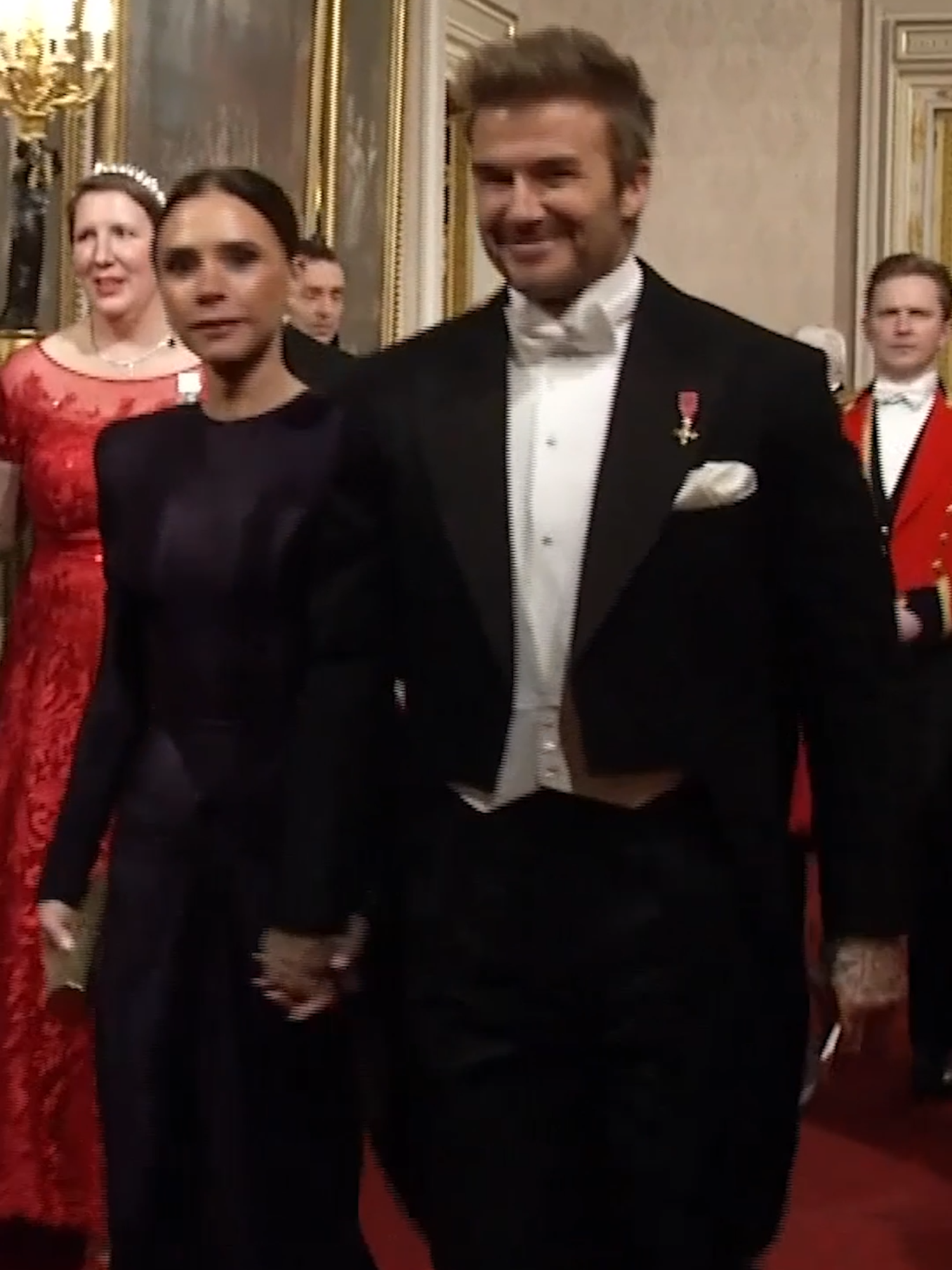 Victoria and David Beckham make a surprise appearance at King Charles' stunning state banquet at Buckingham Palace. #victoriabeckham #davidbeckham #kingcharles #queencamilla #emirofqatar