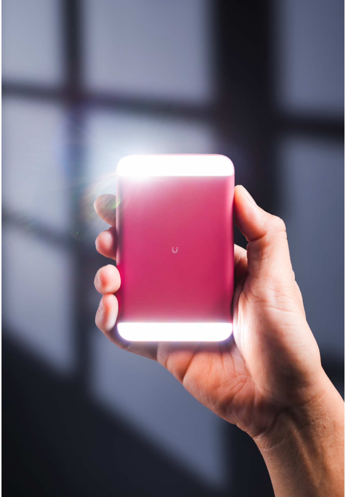 Introducing KiiP EW71⚡️ Powerbank wireless magsafe 20W yang punya fitur LED light🔋💡 - Mini dan Conpact - 20W Fast Charging - Kapasitas 8.000mAh - LED light dengan 3 mode temperature (2700K - 6500K) dan 4 tingkat kecerahan, cocok untuk dipakai photo selfie dan video.