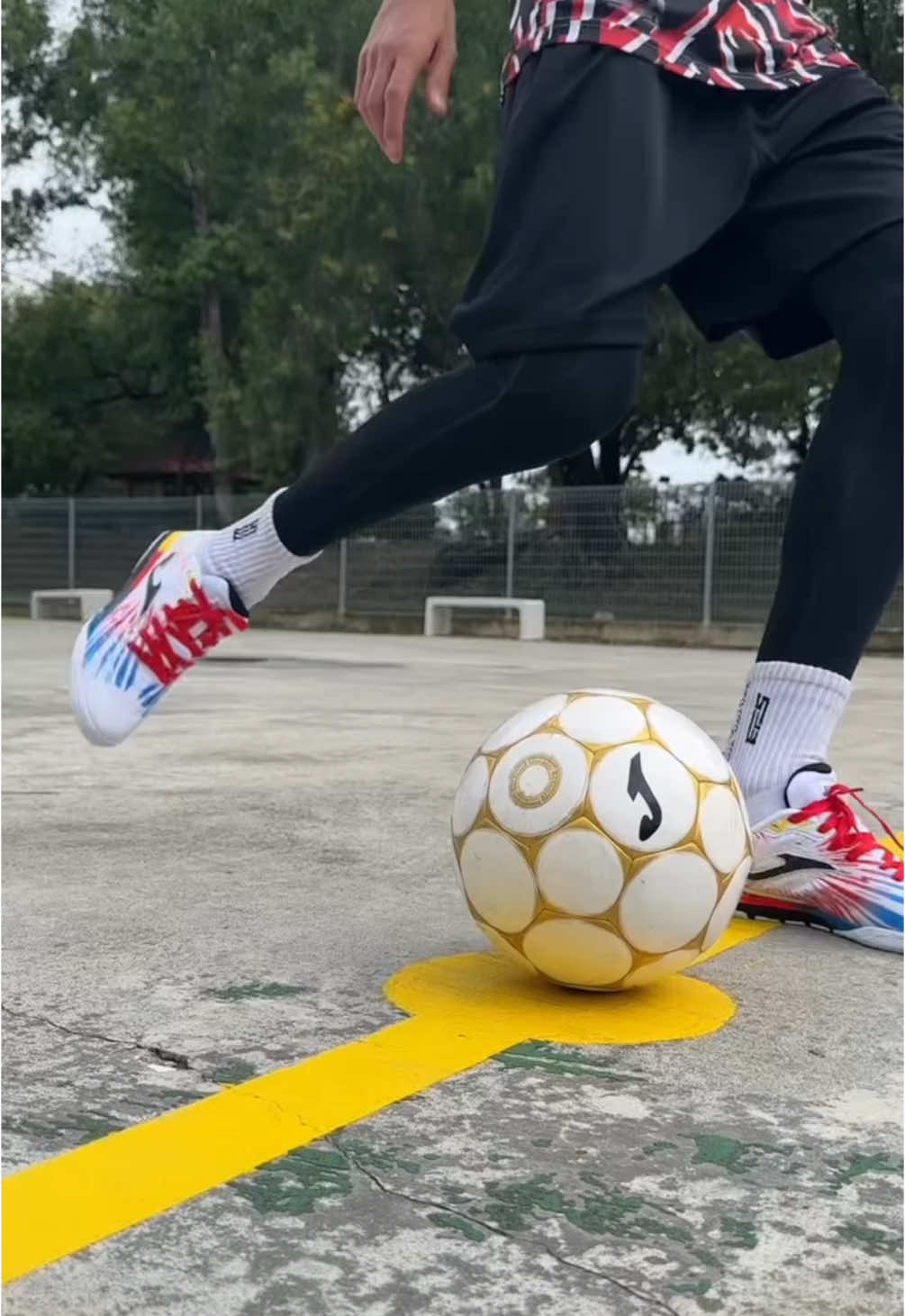 Versi shooting dengan kasut Futsal Joma🤣 #jomafutsal #jomaworldcup #futsalshoes #kasutfutsal #extravaganza #fyp 