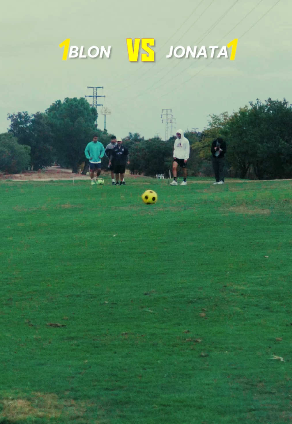 Messi y Tiger miran, ellos actúan ⚽️⛳️ Blon vs Jonata en acción  #football #footballchallenge #golf #zetaexperience