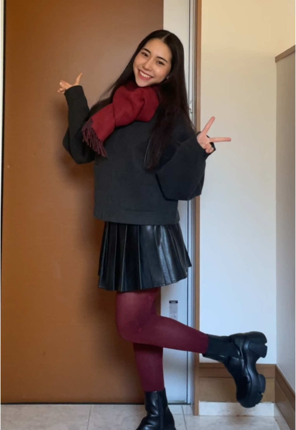 ポイントはマフラーとタイツのお色を合わせたことです🧣 #OOTD #井上実保奈 #mionainoue #05 #おすすめ 