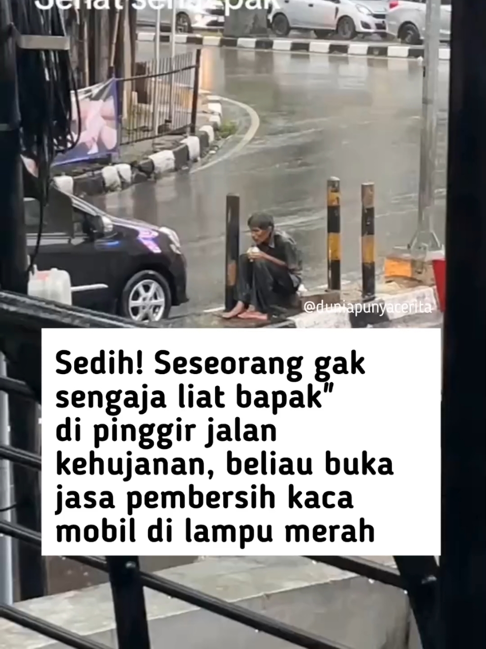 Dunia ga adil bgt ya pak, sampe menggigil gitu🥺 Bapaknya buka jasa, beliau bawa cairan pembersih mobil+kain lap, jadi beliau setiap lampu merah ngebershin kaca mobil,posisinya di pertigaan istana plaza bandung. . 🎬/apaajaweh73