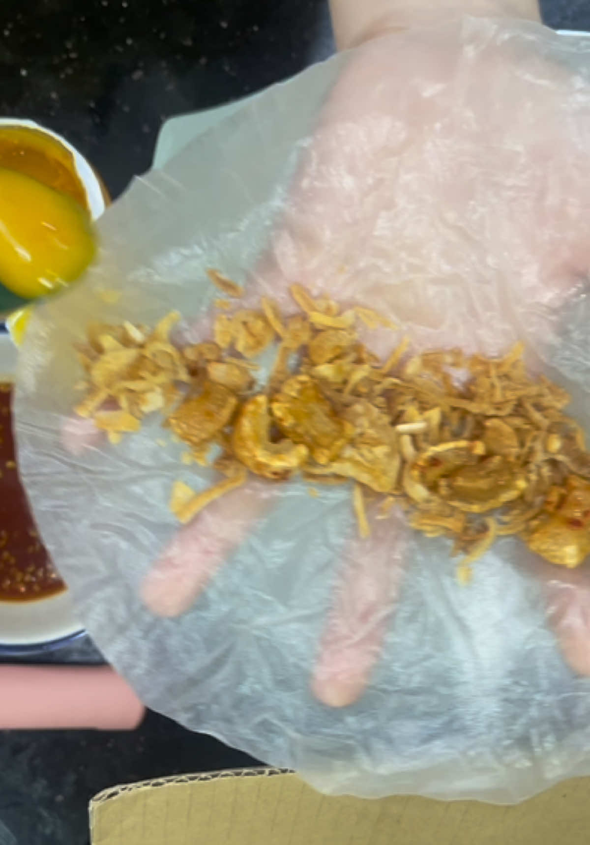 Bé thích ăn bánh tráng phơi sương kèm tóp mỡ siêu ngon #banhtrángphơisươngcótépmỡ #tigerfood #banhtrangphoisuong #topmo 