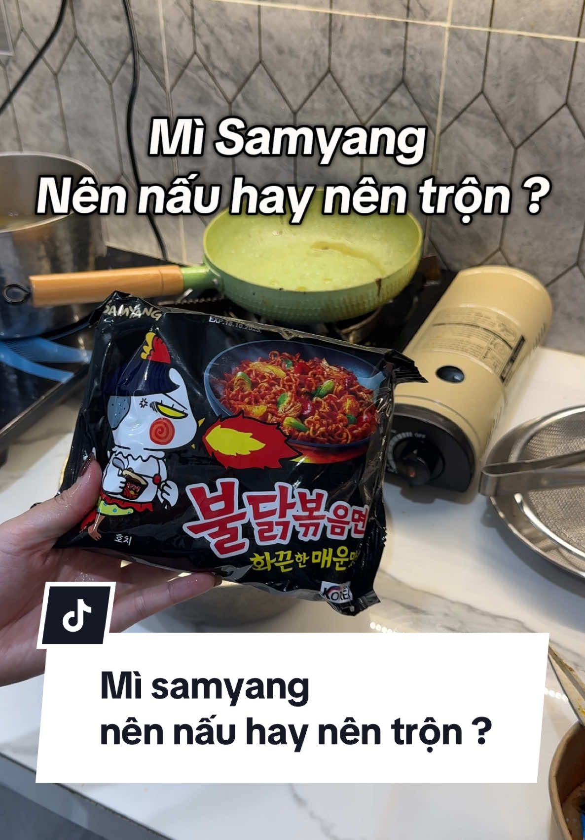 Mì samyang nên nấu hay nên trộn ? #mitronbenau #mìtrộn #samyang #samyangnoodles #sate #takeaway 