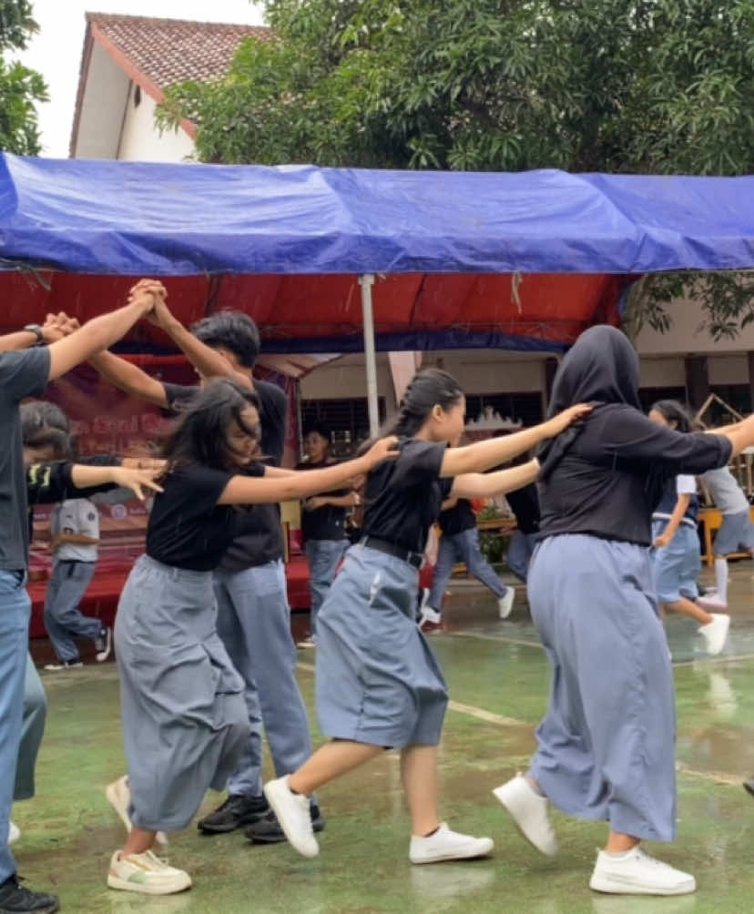 last event in school,btw kalian semua kerennn🤍🤍🤍 #flashmob #fyp #agit #hivi #drama 